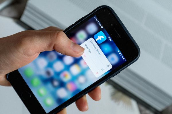 Welche Risiken sind mit der Nutzung öffentlicher Cloud-Dienste verbunden?